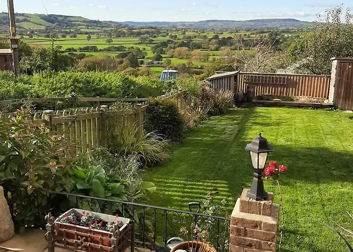 Strongate View Apartment - Cosy Stylish Rural Jurassic Coast & Bridport Nearby