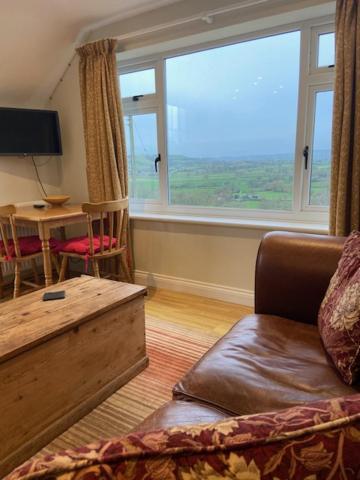 Strongate View - Cosy Stylish Rural Jurassic Coast & Bridport Nearby Apartment *