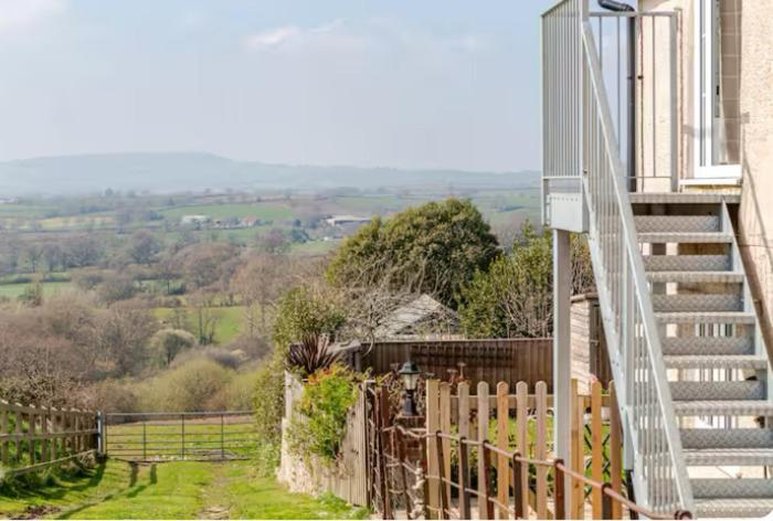 Strongate View - Cosy Stylish Rural Jurassic Coast & Bridport Nearby Apartment